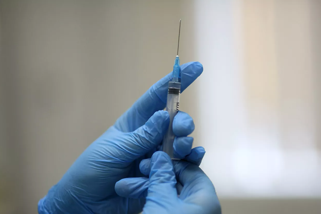 Российский вирусолог рассказал, как будет протекать коронавирусная инфекция у вакцинированных людей