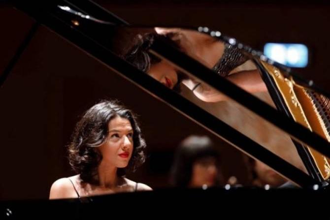 Грандиозный темперамент и мастерство: известная пианистка Хатия Буниатишвили впервые выступит с Национальным филармоническим оркестром Армении
