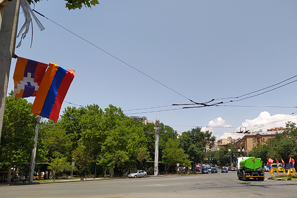 «Շատ ուրախ եմ», «Լվանալ էլ պիտի տան, որ ոտերի տեղը չերևա», «Շատ վատ ա, դա ՔՊ-ի հաղթանակն ա»․ քաղաքացիները՝ Ֆրանսիայի հրապարակից վրանները հանելու, փողոցների բացվելու մասին