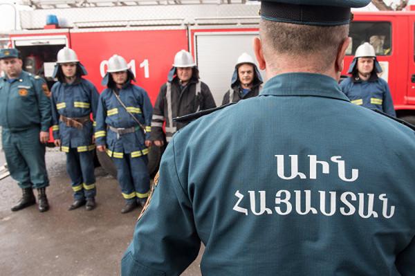 В результате обрушения в доме в Канакере эвакуировано 14 человек