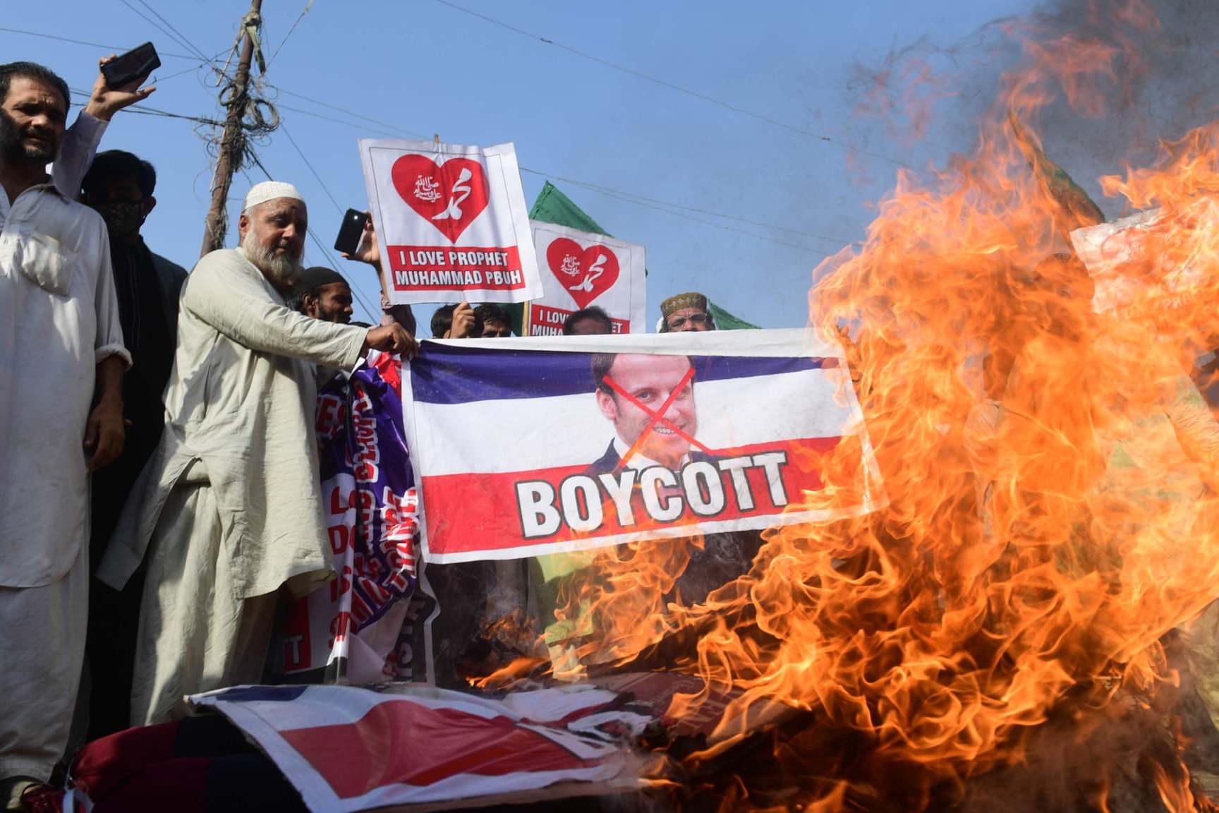 В мусульманских странах начались митинги против Макрона