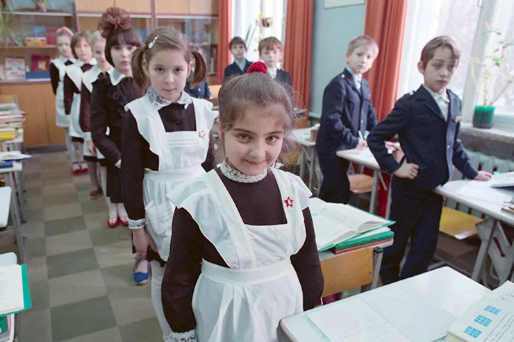Больше половины жителей Армении (52%) иногда мечтают вернуться в школу