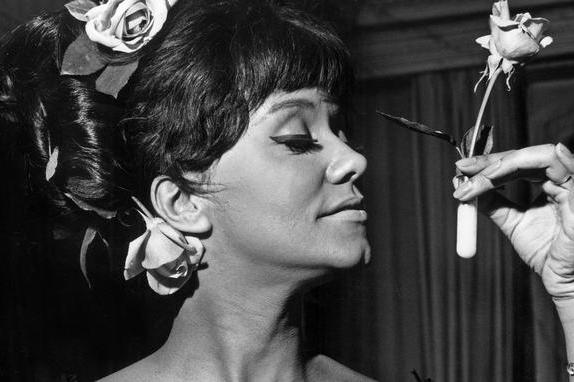 На 87 году жизни скончалась американская джазовая и соул певица Нэнси Холлоуэй