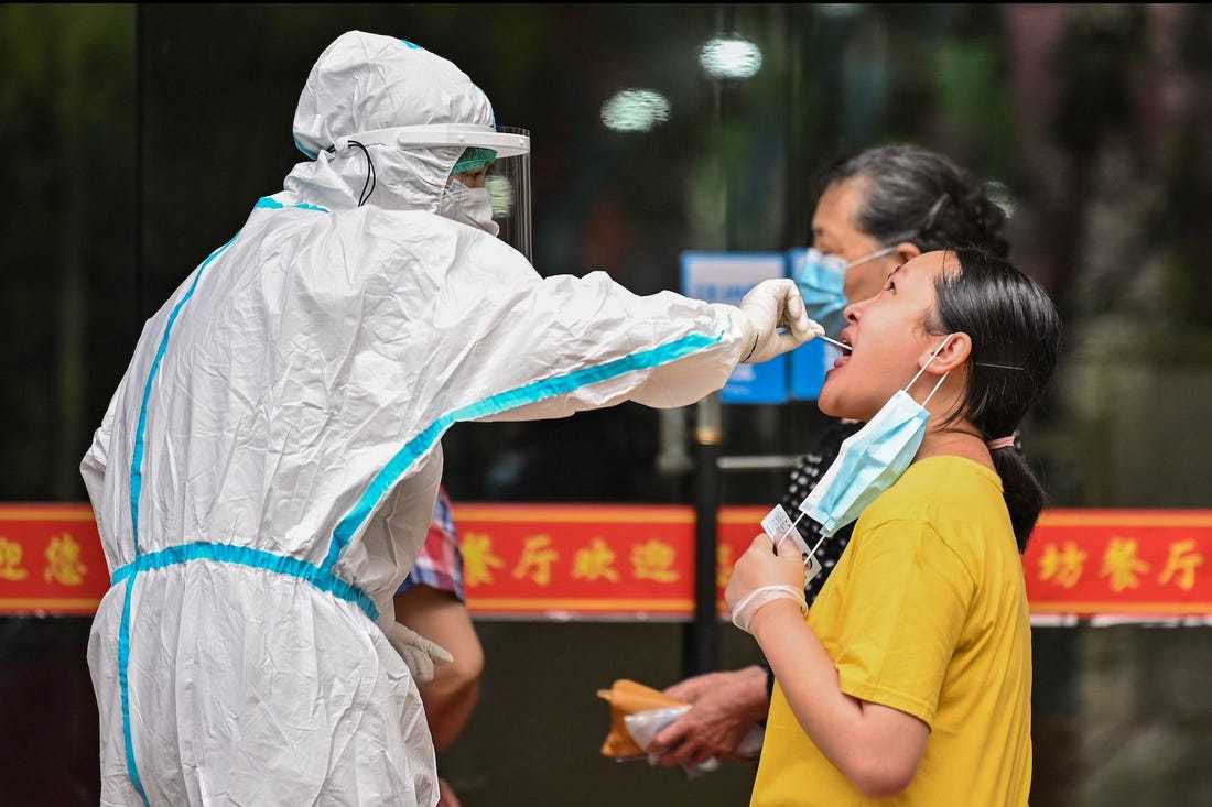 Власти Китая заявили о взятии под контроль очаг заражения коронавирусом в Пекине  