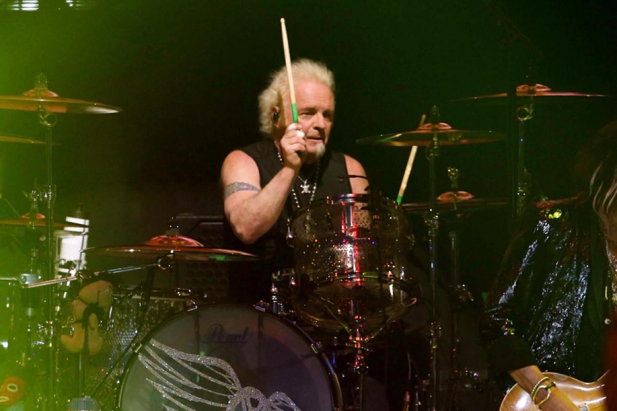 Барабанщик Aerosmith подал в суд на остальных участников группы за то, что его исключили из состава в преддверии премии «Грэмми»