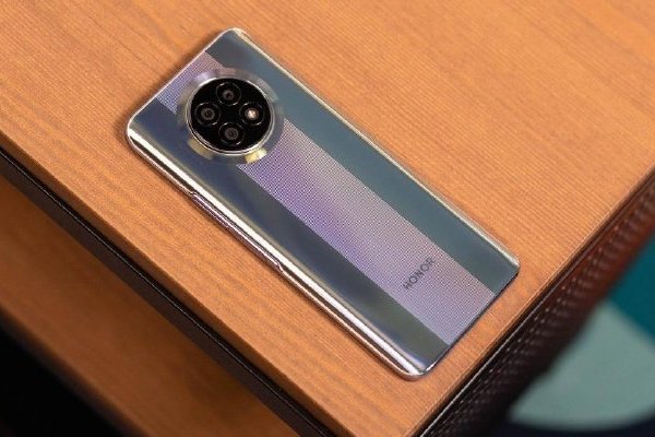 Компания Honor готовит к выпуску смартфон с гигантским экраном