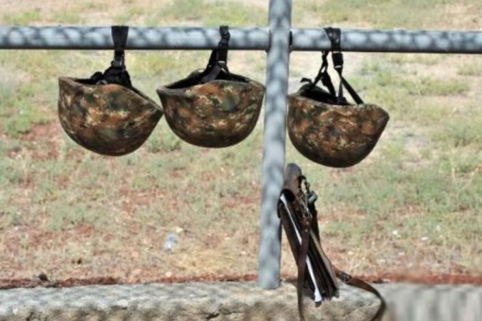 На боевом посту обнаружены тела трех военнослужащих с огнестрельными ранениями – МО