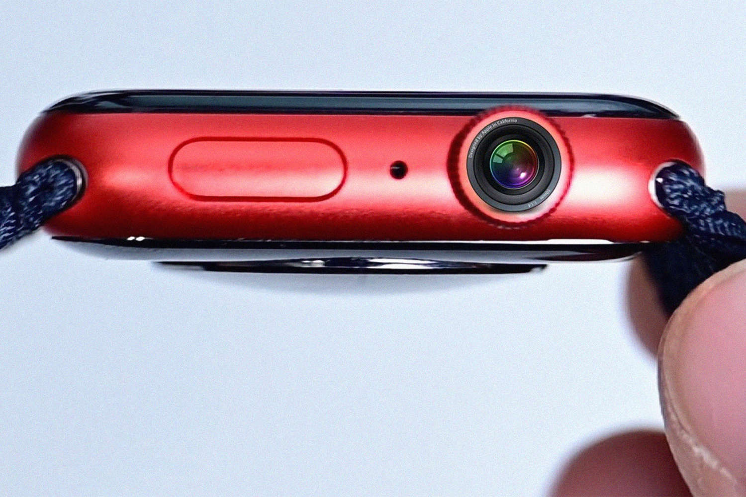 Apple изучает возможность установки скрытой камеры в умные часы Apple Watch и уже получила патент