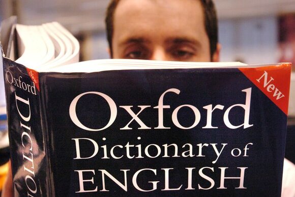 Оксфордский словарь не смог выбрать слово 2020 года