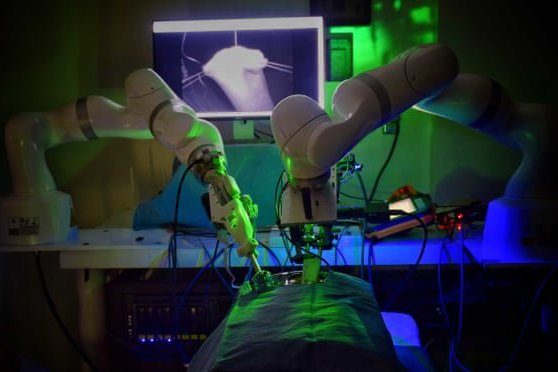 Значительный шаг вперед: робот провел сложную хирургическую операцию без посторонней помощи и справился лучше, чем человек