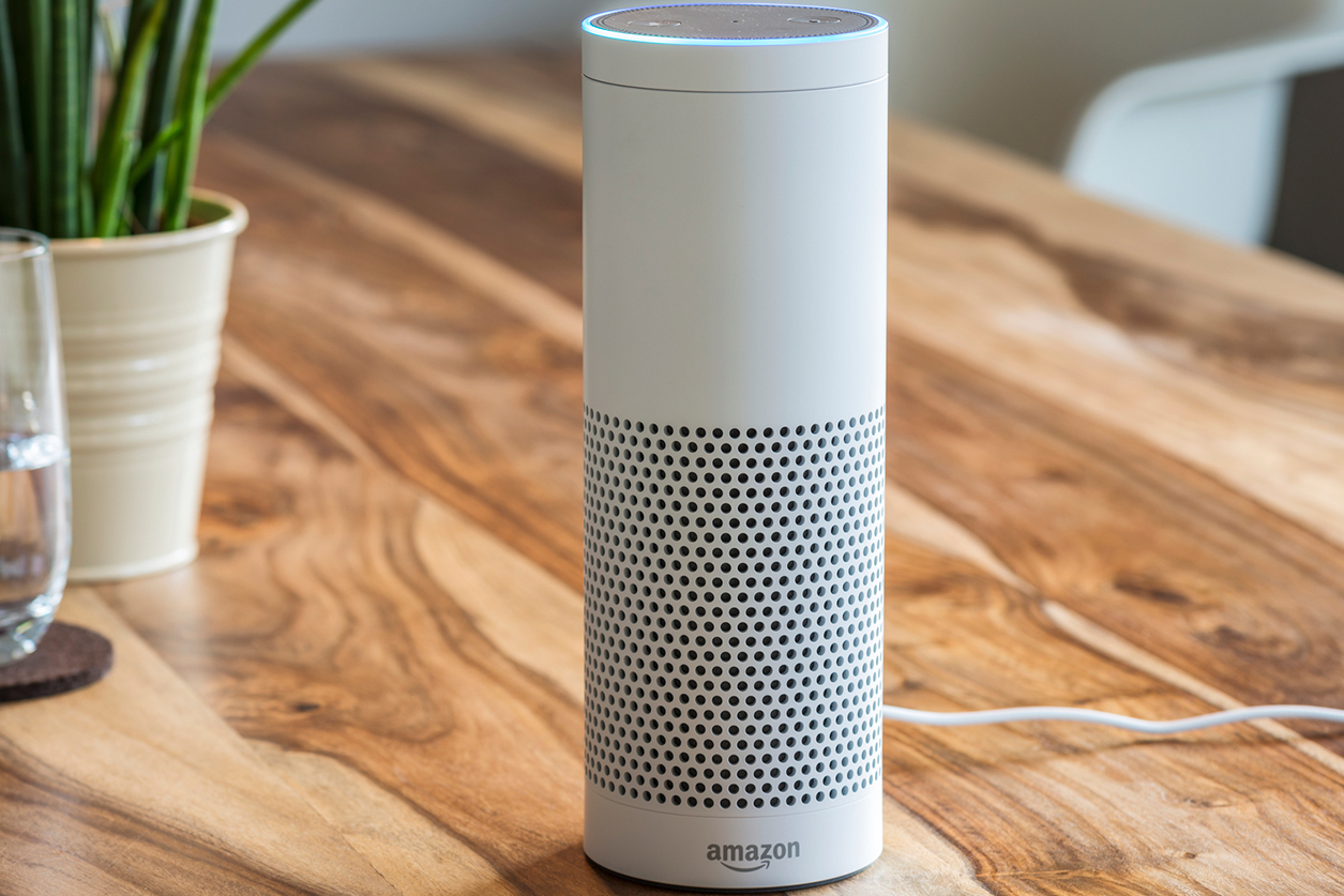 Amazon планирует научить свои умные колонки Alexa имитировать любой голос, услышав менее минуты звука