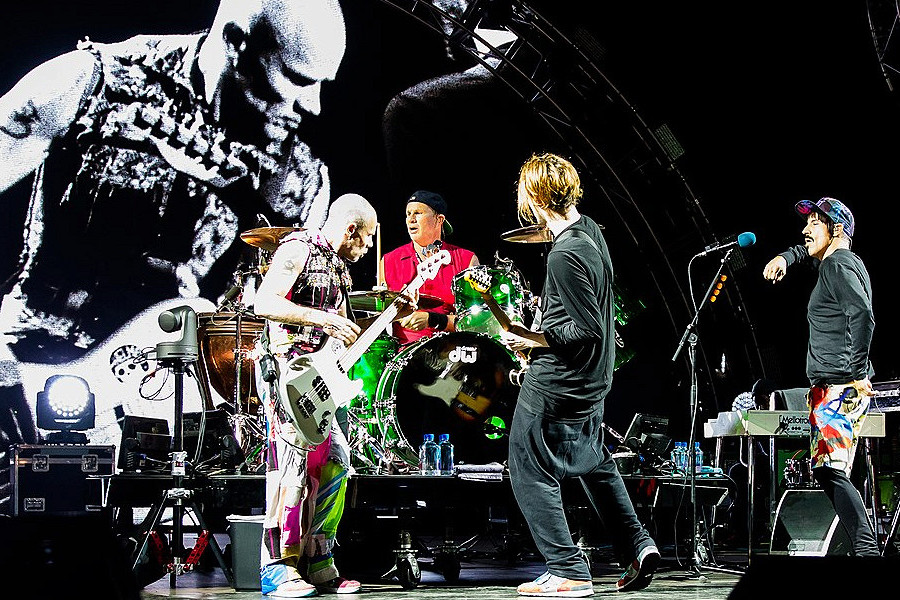 Red Hot Chili Peppers анонсировали новый студийный альбом — «Return of the Dream Canteen»