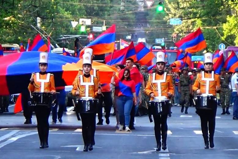 Ко дню Конституции и государственных символов РА в Ереване состоится ночной забег «Tricolor» Yerevan Night Run