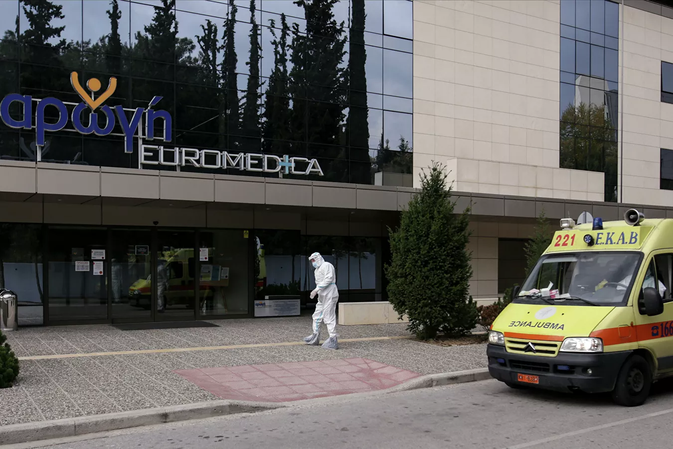 В Греции впервые зафиксировали смерть вакцинированного пациента от COVID-19
