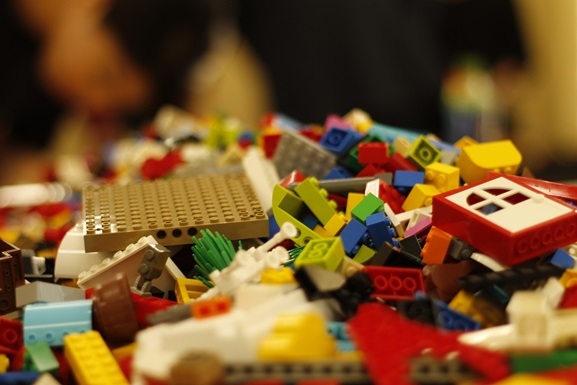 Подарок ребенку с сюрпризом: в наборе Lego кроме игрушек в коробке оказался… килограмм кокаина