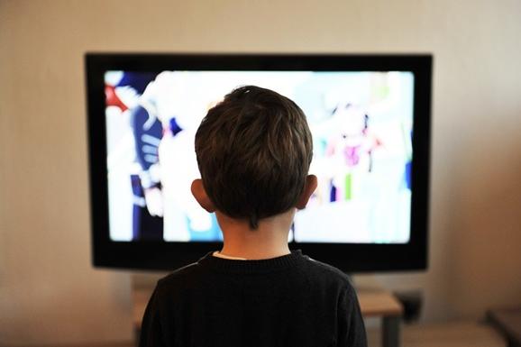 Телевизор и социальные сети провоцируют депрессию у подростков 