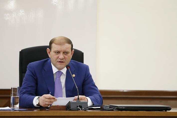 Քաղաքապետը դժգոհել է փողոցների ճաքալցման աշխատանքներից 