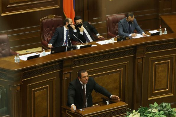 Адвокат лидера партии «Процветающая Армения» Гагика Царукяна представил генеральному прокурору сообщение о преступлении