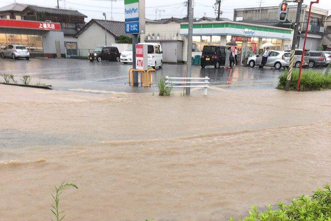Из-за беспрерывных ливней на юге Японии эвакуируют более миллиона человек