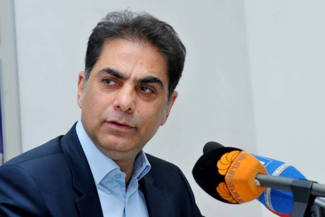Аппарат премьер-министра пояснил причины запрета Мураду Папазяну на въезд в Армению