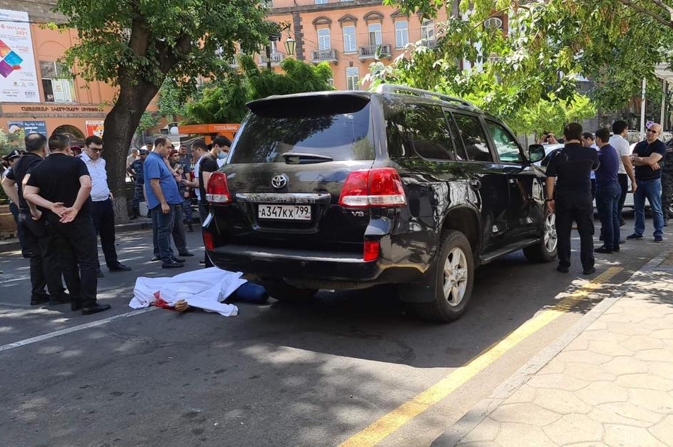 «Մոսկվա» կինոթատրոնի դիմաց սպանված տղամարդու ինքնությունը պարզվել է․ ՔԿ