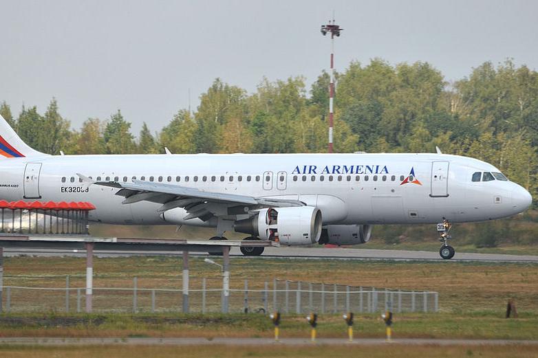 По техническим причинам: самолет Ереван-Москва авиакомпании Air Armenia сел в ростовском аэропорту