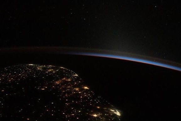 Сменa дня и ночи: в NASA снимок ночной Земли, сделанный астронавтами с борта МКС