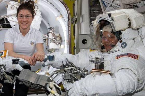Скафандров не хватило: первый выход в открытый космос команды женщин-космонавтов пришлось отменить 