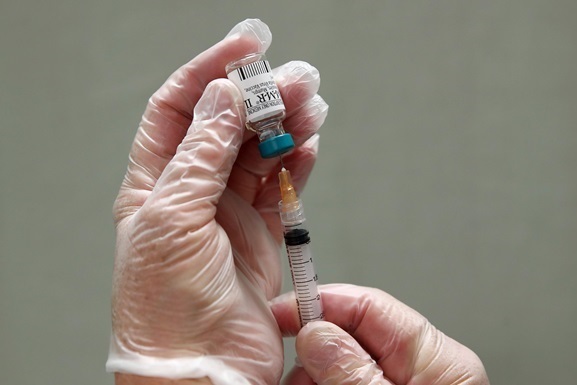 Разрабатываемая в Европе вакцина от COVID может появится осенью или зимой