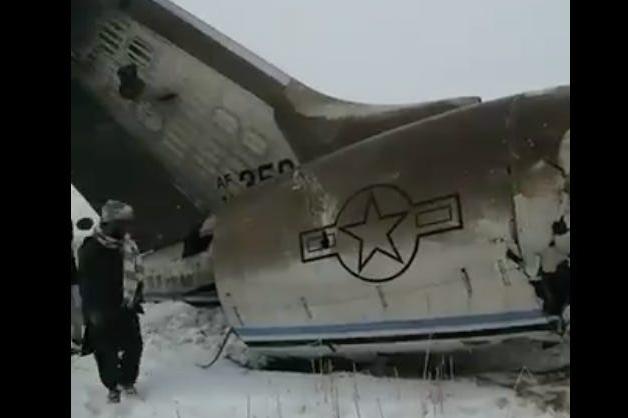 Военное командование США подтвердило, что в Афганистане разбился американский военный самолет, но отрицает, что он был сбит талибами