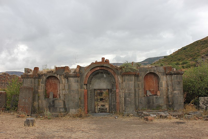 Страна секретов и тайн: монастырь Авуц-Тар – разрушен, но не повержен 