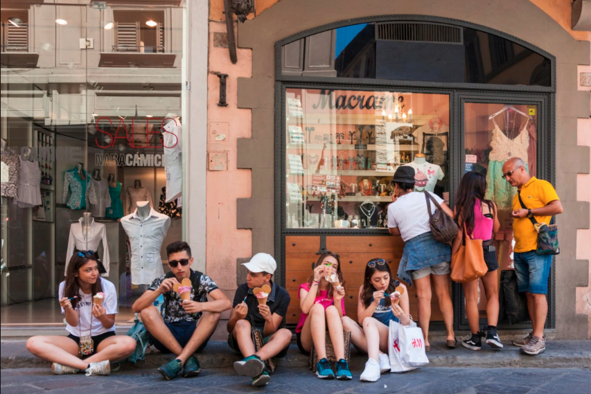 Во Флоренции туристам запретили есть на улицах - штраф до 500 евро