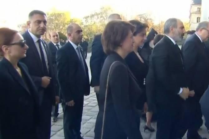 Армянская делегация прибыла в Париж, где будет прощаться с Шарлем Азнавуром