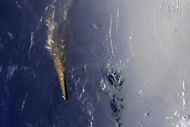 Благодаря вулкану в Японии может появиться новый остров