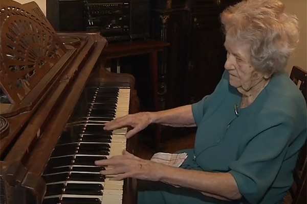 Любовь к музыке не угасает и в 108 лет: польская пианистка продолжает играть несмотря на возраст