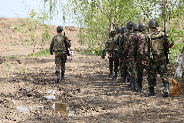 Азербайджанских военных арестовали за глумление над телами армян