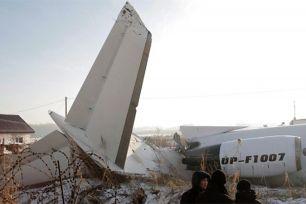 В Казахстане при взлете разбился пассажирский самолет: в стране объявлен общенациональный траур