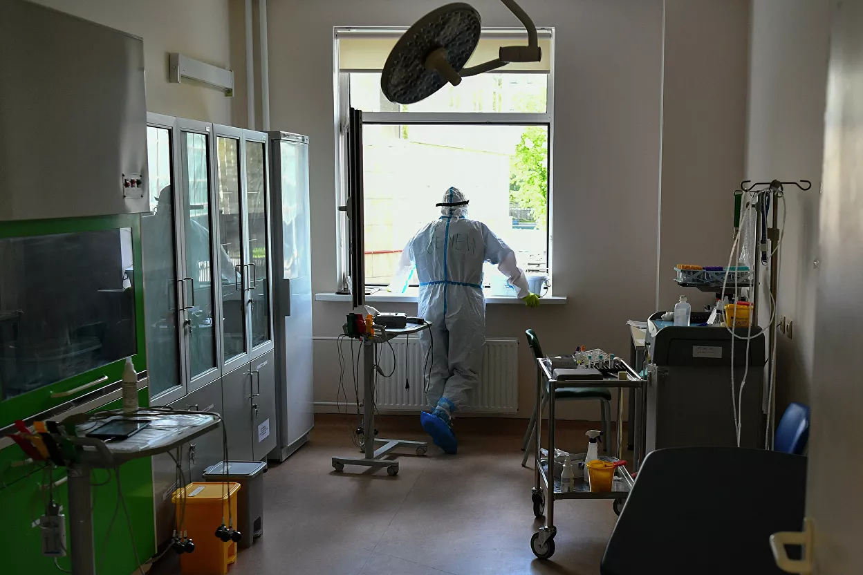 В Минздраве РФ ожидают снятия всех ограничений по коронавирусу в феврале