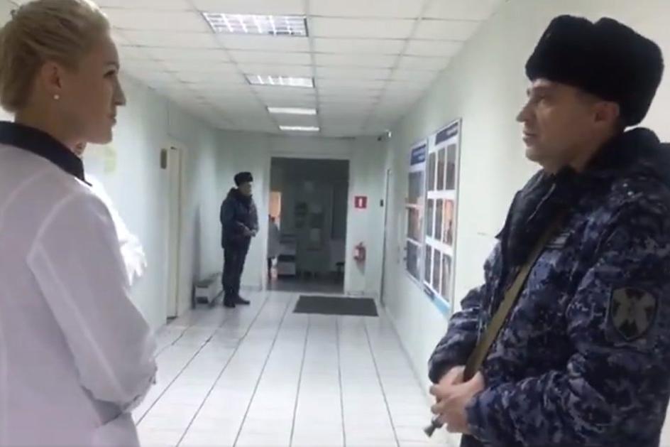 В онкологическую больницу в Москве вызвали Росгвардию из-за врачей, рассказавших об угрозе увольнения