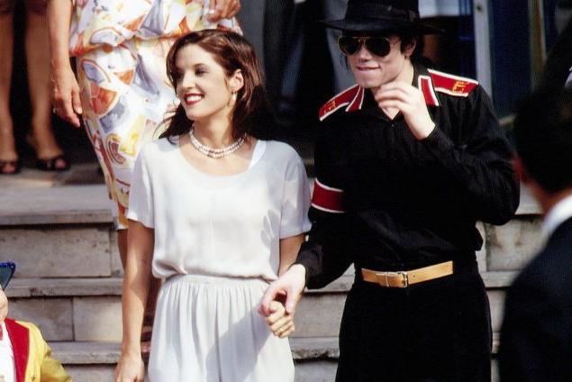 Единственная дочь Элвиса Пресли напишет книгу о своем браке с Майклом Джексоном и отношениях с отцом
