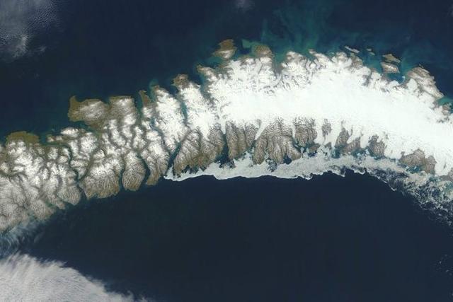 Из-под тающего ледника в Арктике показались пять новых островов 