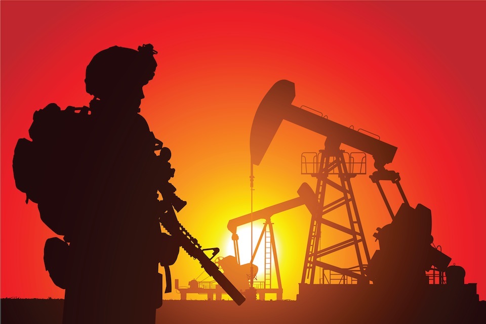 Власти Сирии заявили, что почти всю добываемую на востоке страны нефть похищают