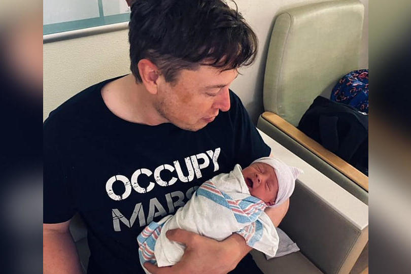 Илон Маск назвал своего сына X Æ A-12