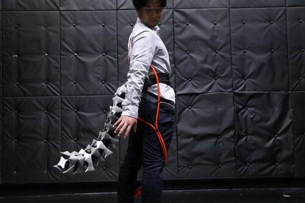 Японские ученые представили роботизированный хвост для людей: для чего он нужен? 