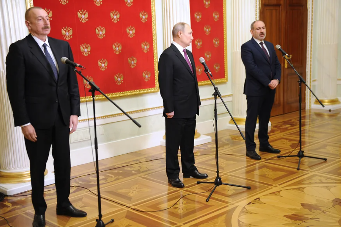 Коммерсант: Зачем в Москве встретились Ильхам Алиев, Никол Пашинян и Владимир Путин