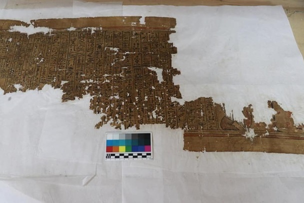 В Египте обнаружили фрагмент папируса из Книги мертвых и другие  уникальные артефакты