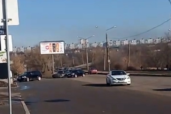 Украинский таксист рассказал об очереди желающих уехать из Харькова в Крым за 300 долларов