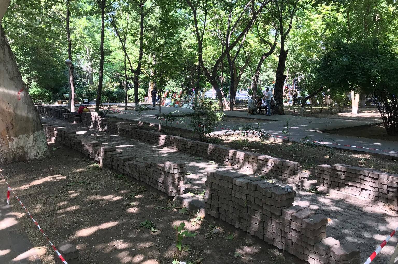 «Խնդրում եմ, չի կարելի կպնել էս հատակին»․ Կենտրոնի նախկին ղեկավարը՝ Սարյանի պուրակի քարե հատակի քանդման մասին