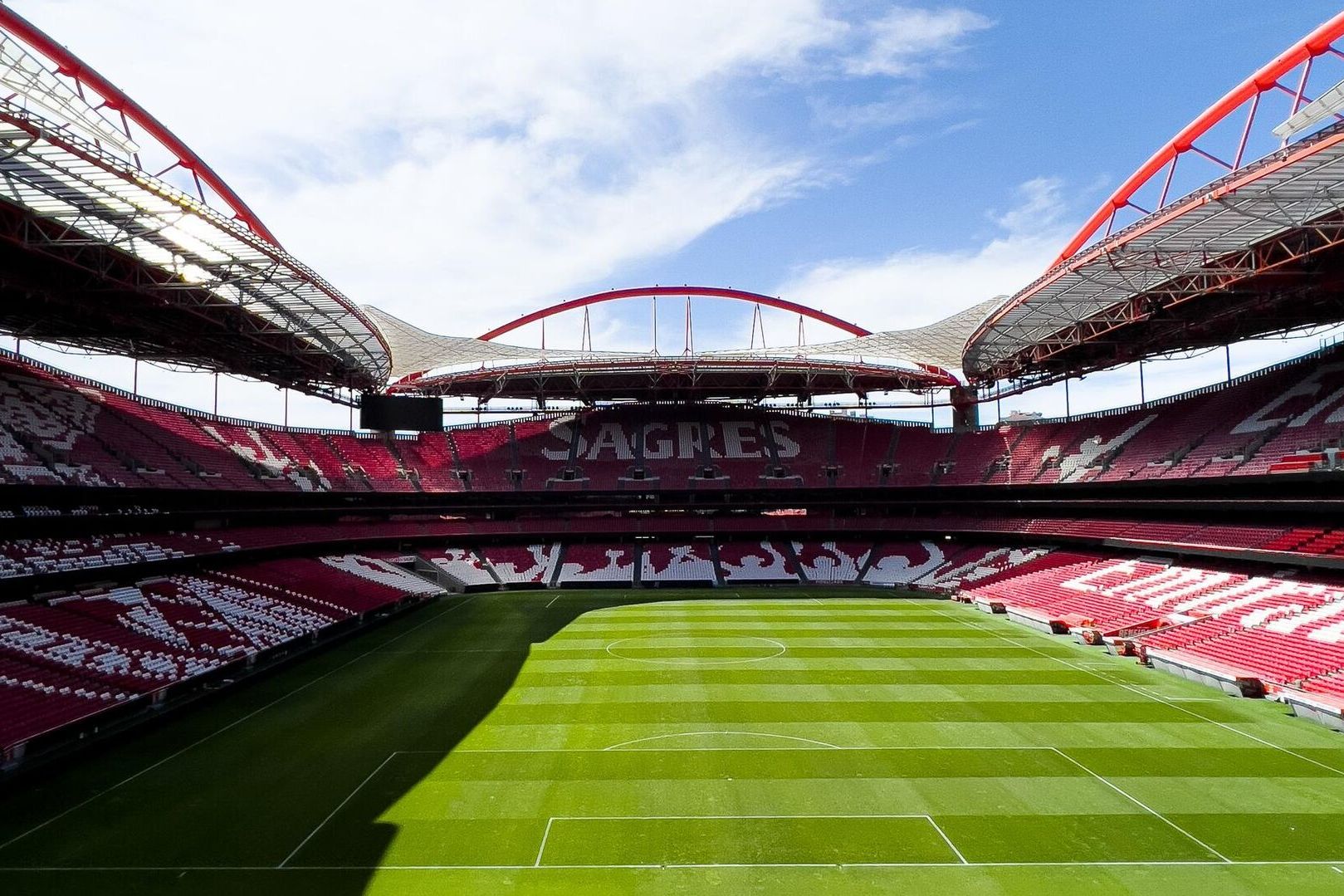 УЕФА рассматривает возможность переноса финала Лиги чемпионов из Стамбула в Лиссабон: СМИ