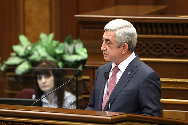 Митинги в Армении могут повлиять на экономическое развитие страны - Серж Саргсян